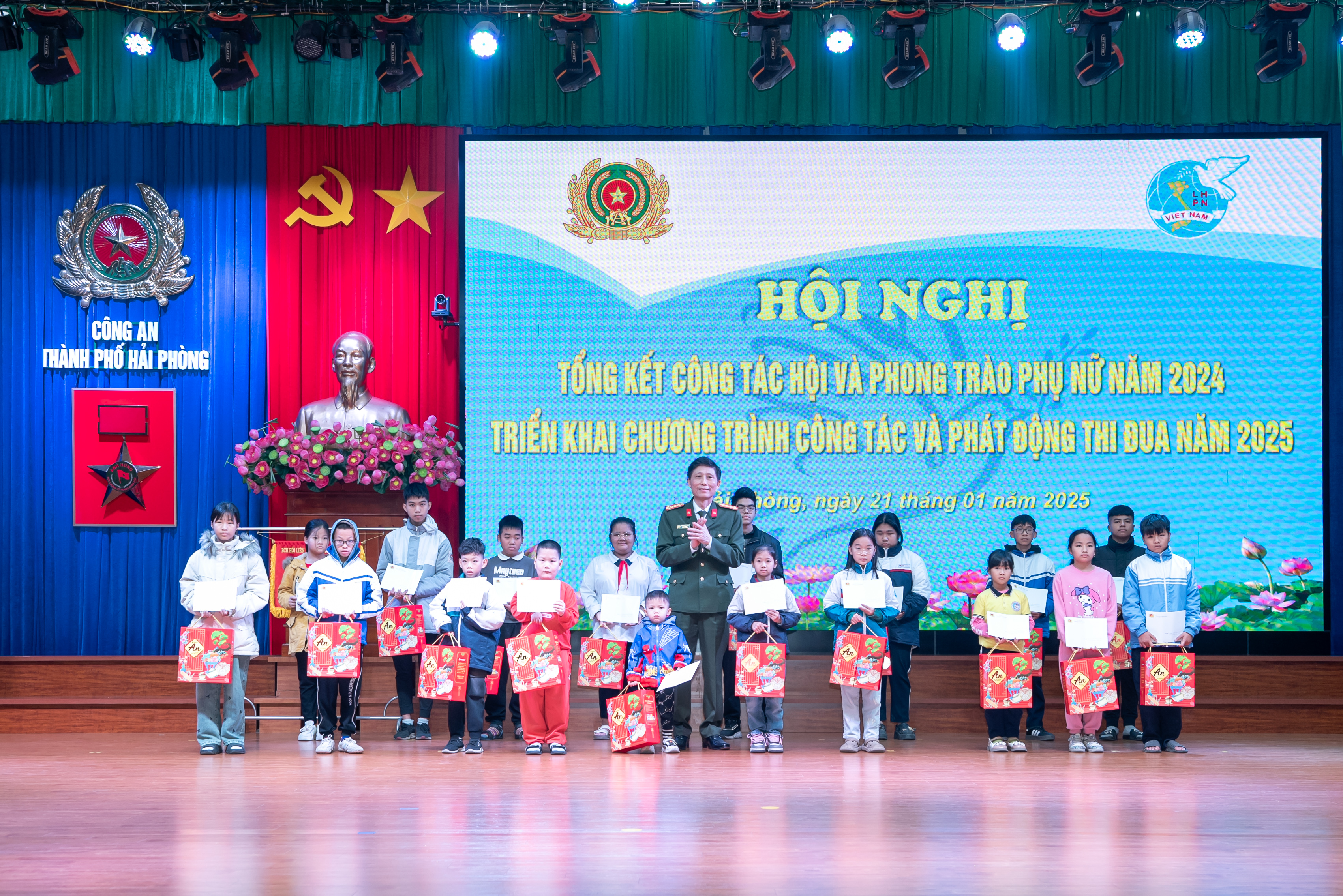 Hội Phụ nữ CATP: Tổng kết công tác Hội và phong trào phụ nữ năm 2024, triển khai chương trình công tác và phát động thi đua năm 2025